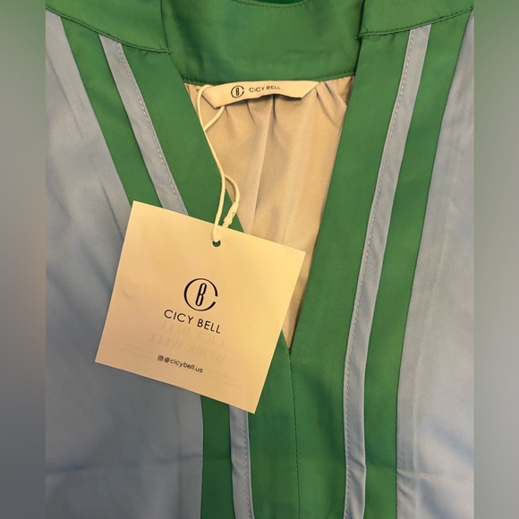 Elegant Blue and Green Women's Blouse - Picture 4 of 4